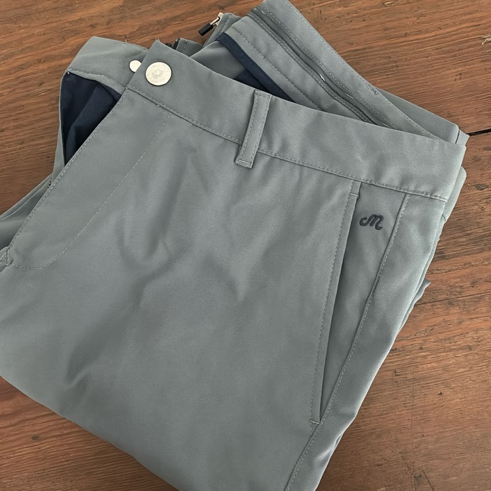 Bonobos men’s golf pants. Blue gray color. Waist 33/inseam 30.